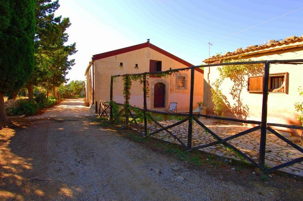 Agriturismo Terra Di Pace Noto Kültér fotó