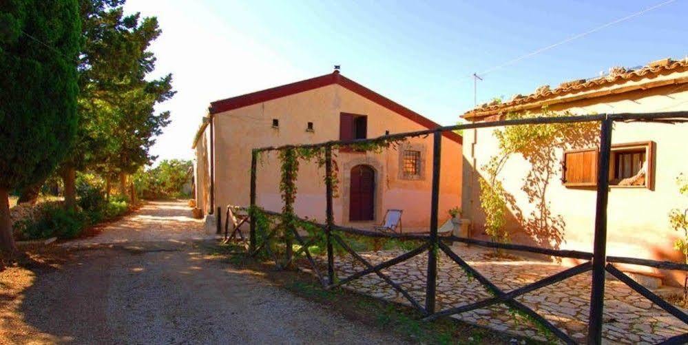 Agriturismo Terra Di Pace Noto Kültér fotó